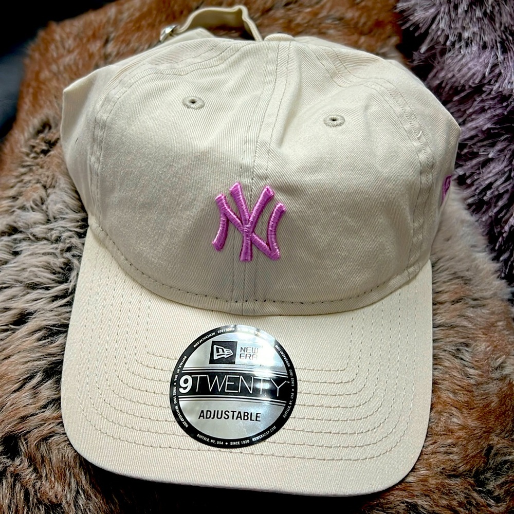 New York Yankees mini logo New Era hat women’s adjustable strap NWT